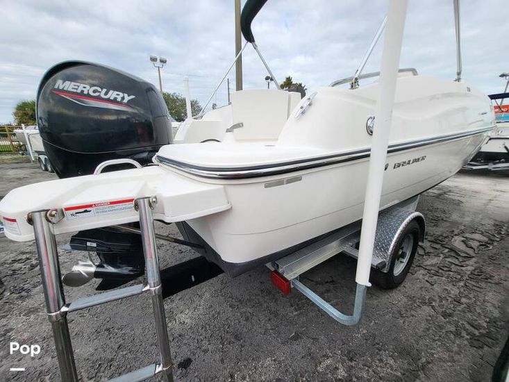 2018 Bayliner 210 deck boat