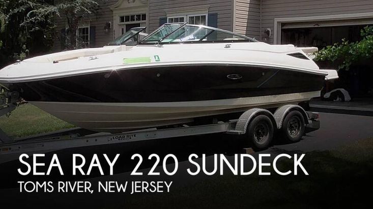 2013 Sea Ray 220 sundeck