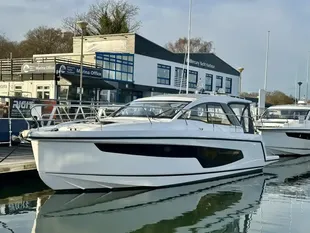 2025 Sealine S335