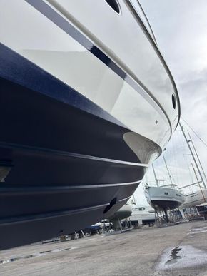 2006 Princess V42 31