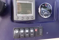2004 Sealine S23