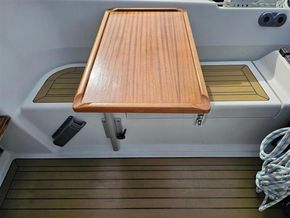 Cockpit table