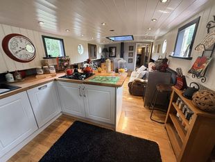 60FT X 14FT 2017 WIDEBEAM 2 BED LIVEABOARD BUILT BY JONATHAN WILSON