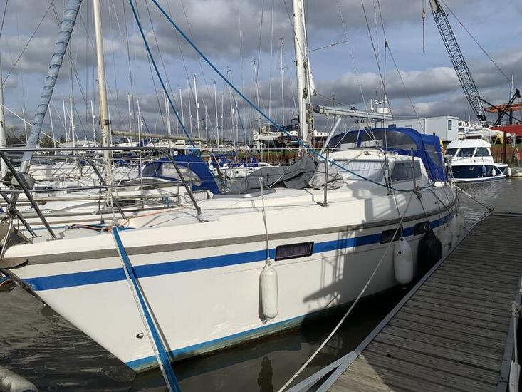 1987 Southerly 100 Lift Keel Cruiser
