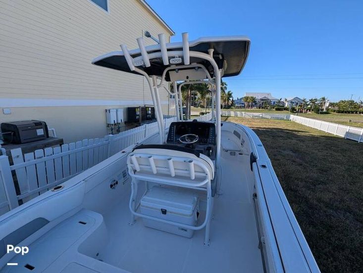 2019 Robalo 242 cc