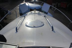 Larson 857 Cabrio  - Foredeck