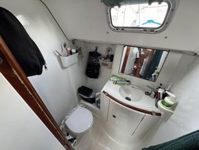 Beneteau Oceanis 411 Clipper  - Heads