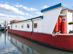 Residential Characterful Houseboat