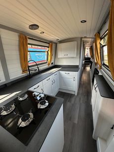 Stunning 57' Narrowboat (refitted)