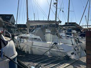1993 Hunter Legend  Hunter Channel 323 6