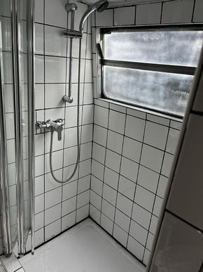 Shower can fit two