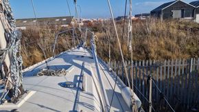 Moody 346  - Foredeck