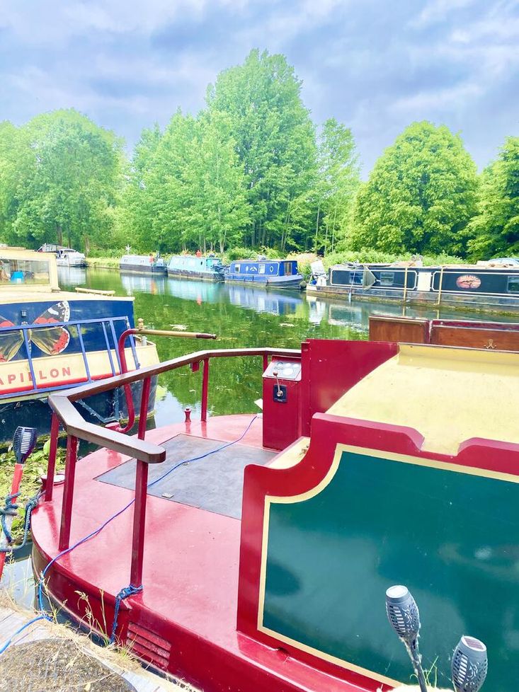 57ft x 10ft Wide Beam houseboat