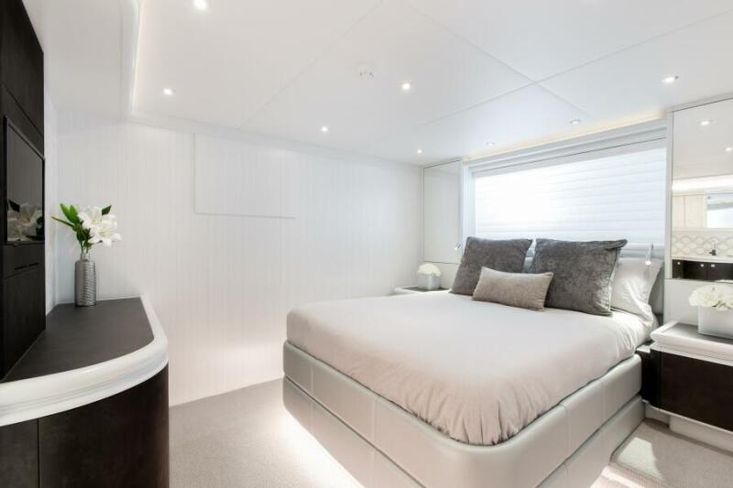 2020 Crescent Raised Pilot House