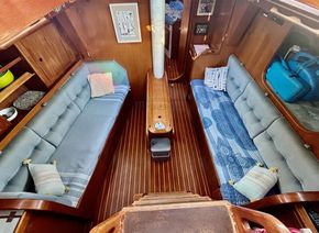 Oyster  406  - Companionway