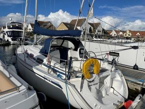 2006 Bavaria Cruiser 30 5