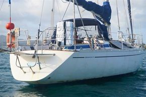 Grand Soleil 39  - Hull Close Up
