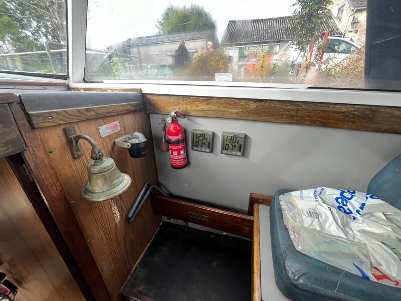 Project 32 widebeam twin diesel engine