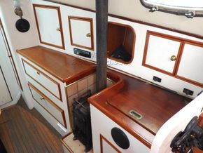 Oysterman 22ft Sailing Yacht - Saloon