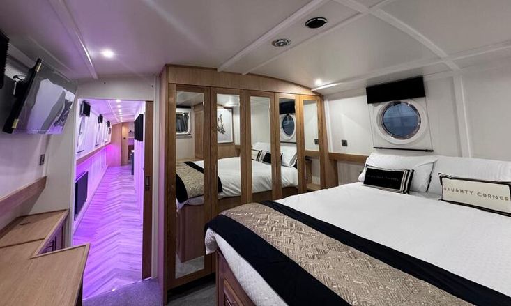 BESPOKE BOAT CO 65ft WIDEBEAM