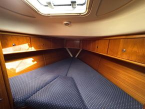 Moody 36cc (Commissioned 1999) - Forward Cabin