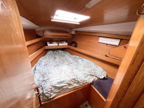 V berth