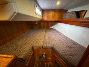 Oyster  42  - Aft Cabin