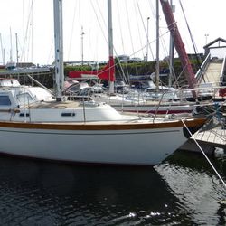 1990 Sovereign 32 Deck saloon