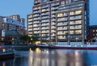 1825 Waterspace Living Lexington 70