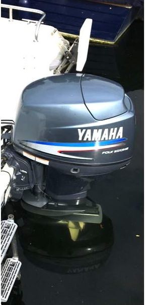 Yamaha outboard motor on Cap-Ferret 500 S Cabin, 2003 model, docked in water.