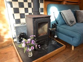 Narrowboat 60ft Cruiser Stern with London Mooring - Heating Stove