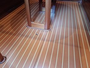 Bavaria 36 Cruiser - Floors