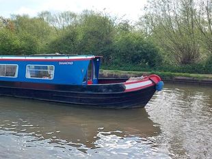 7 berth narrow boat.