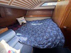 1985 Moody 37