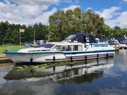 Aquafibre Lowliner 44 Broads cruiser