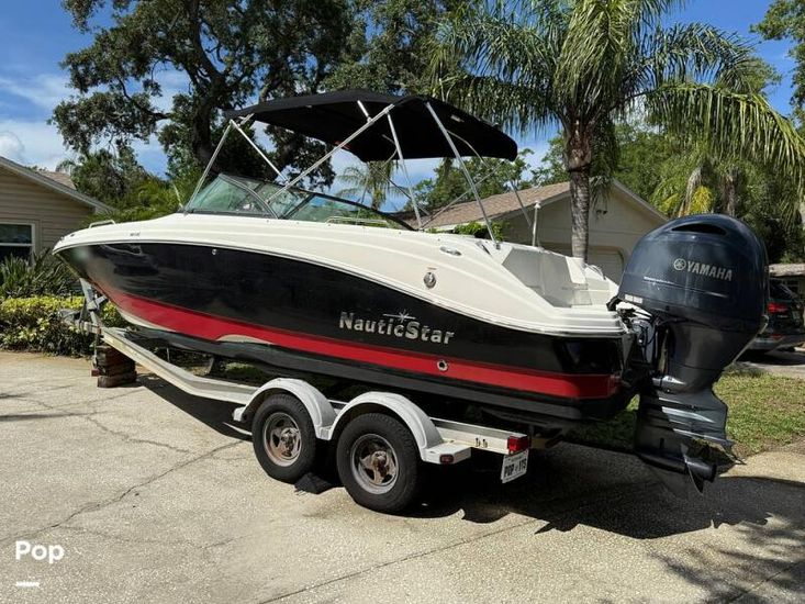 2016 NauticStar 223 DC Sport Deck