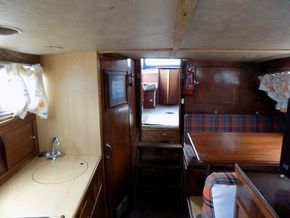Cobra 33 AFT CABIN! - Looking Aft