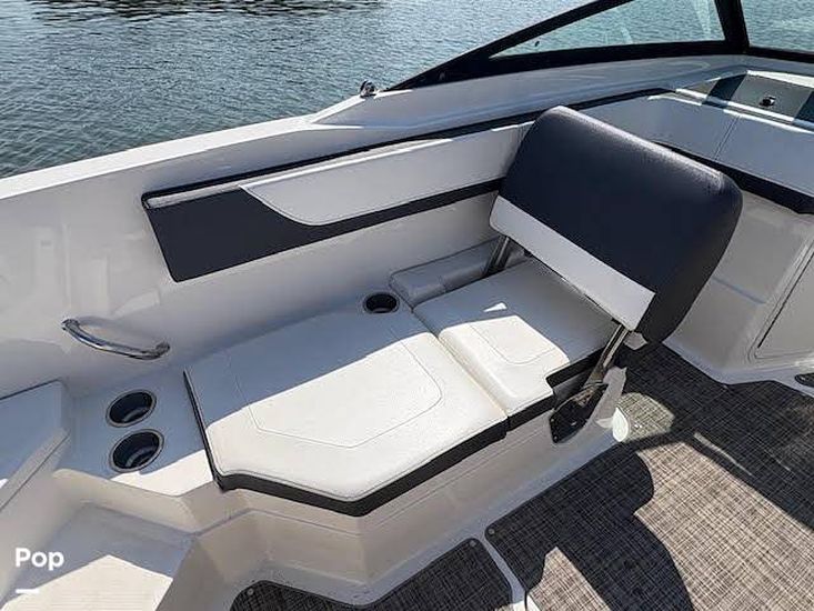 2018 Sea Ray 210 spx