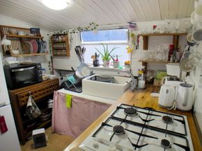 Houseboat 40ft with London mooring  - Galley
