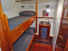 Topzeilschoener, 26 hotelgasten