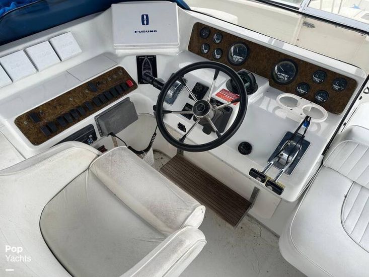 1995 Sea Ray 440 express bridge