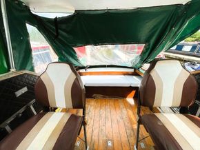 Cockpi and rear seating 