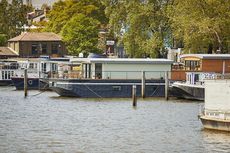 Houseboat to rent in Chelsea