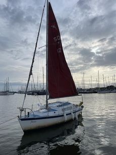 Snapdragon 23 yacht
