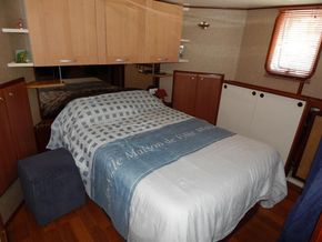 Dutch Barge 18m Converted Bunker Boat - Master Suite