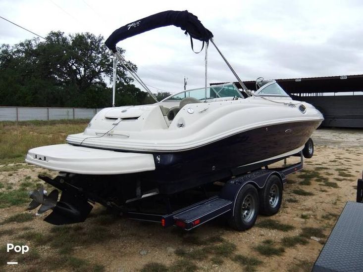 2005 Sea Ray 240 sundeck