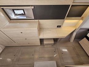 Leopard 40  - Master Suite