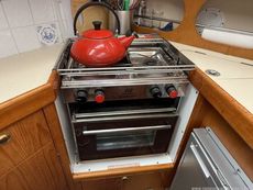 2000 Hardy Marine 32 Commander