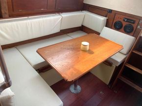 Moody 33 Aft cabin - Saloon
