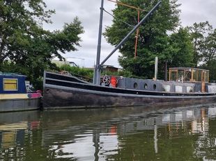 Beautiful Dutch Barge with full residential mooring